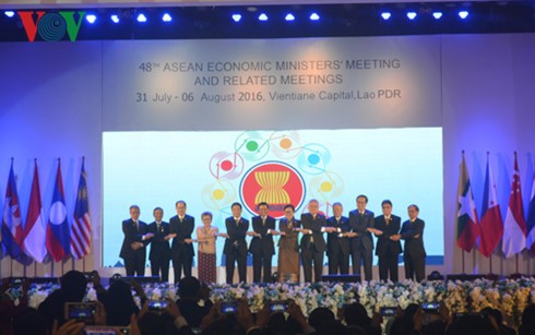 В Лаосе открылась 48-я конференция министров экономики стран АСЕАН - ảnh 1